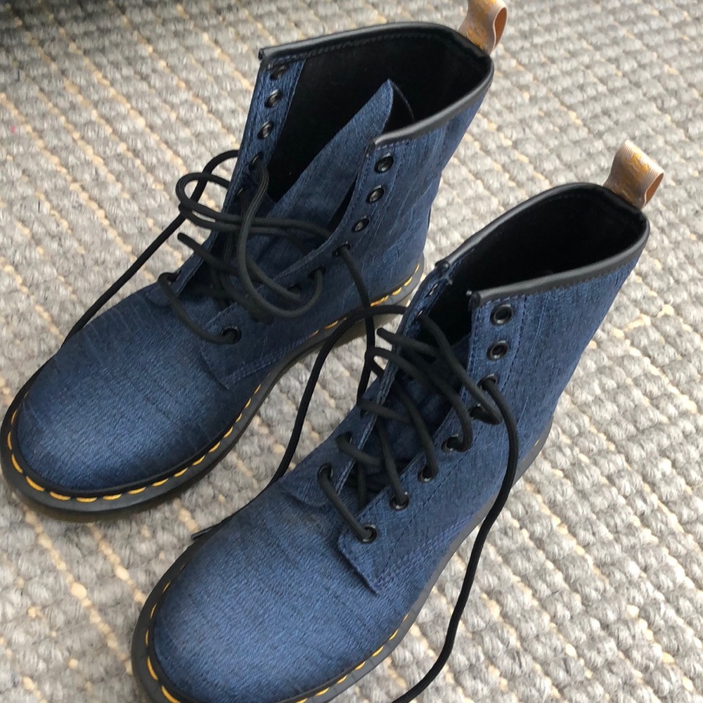 Blue denim look like new doc Maartens sz 7